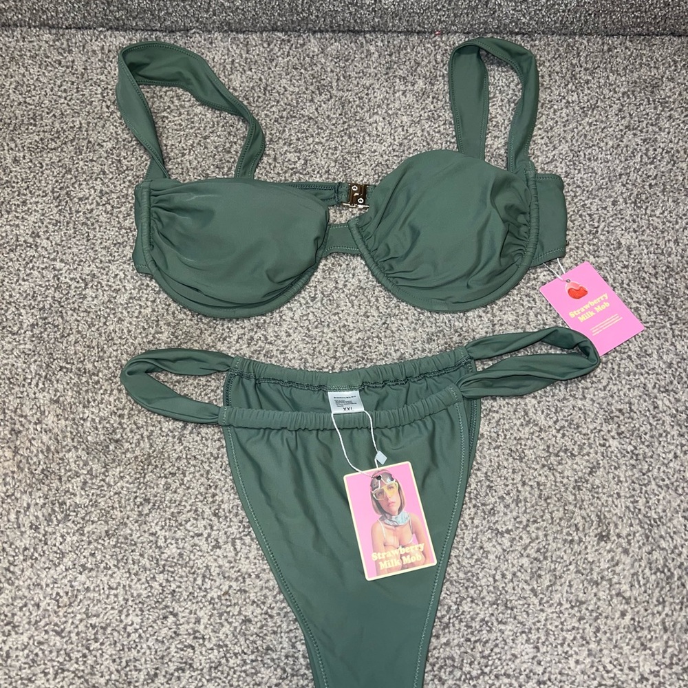 Strawberry Milk Mob Green Underwire Bikini - Picture 3 of 4